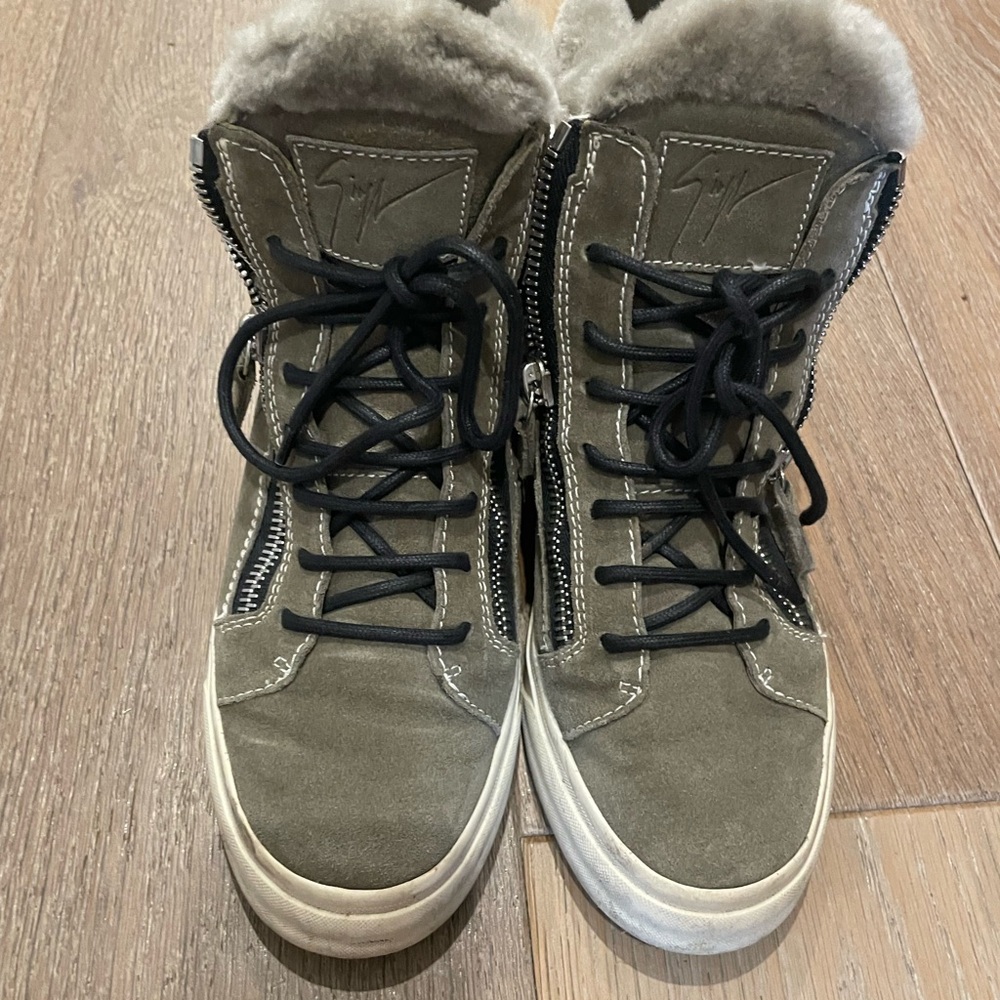 Giuseppe Zanotti size 9 sneakers lined with fur